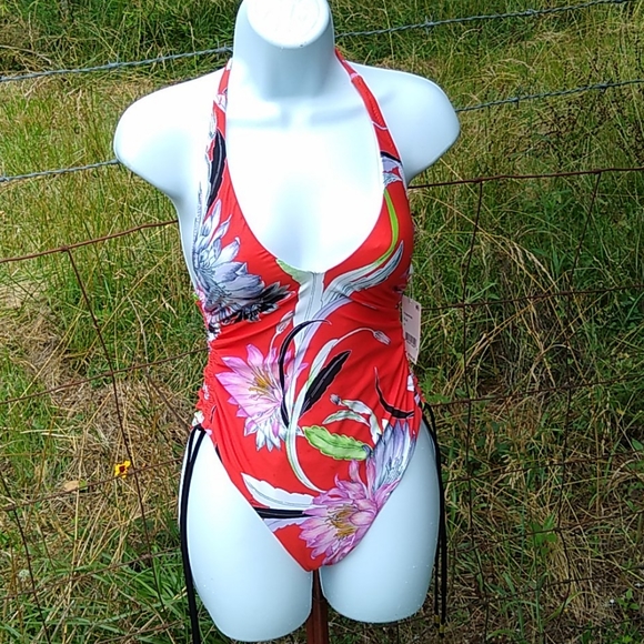 Trina Turk Other - Trina Turk roughed floral one piece swimsuit